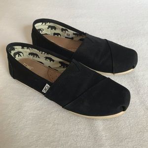 TOMS Women’s Classic Canvas Shoes, Black 7.5